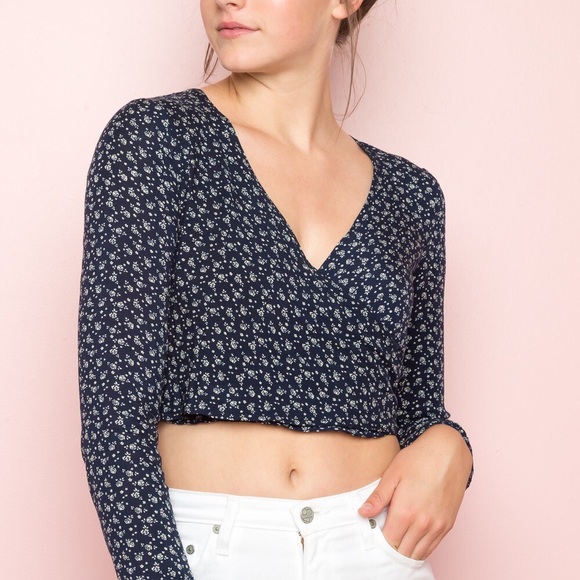 Brandy Melville Tops - NEW Brandy Melville Long Sleeve Floral Crop Top